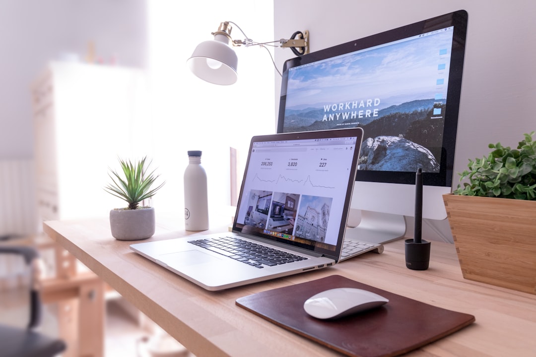 Espacio de trabajo de agencia de diseño web moderno